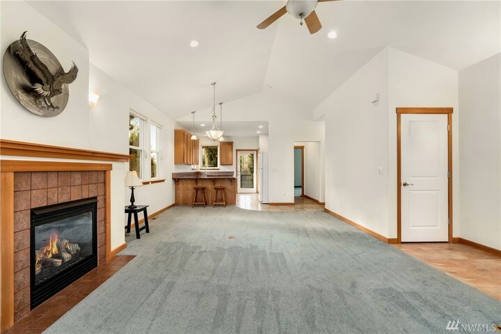 Property Photo: 1701 Grand Ave WA 98274