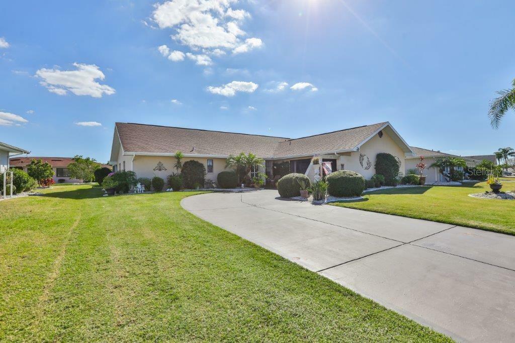 Property Photo:  1907 N Pebble Beach Boulevard  FL 33573 