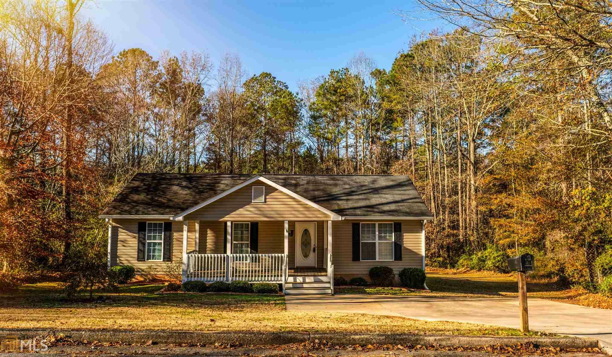 Property Photo: 173 Bartlett Cir GA 30108