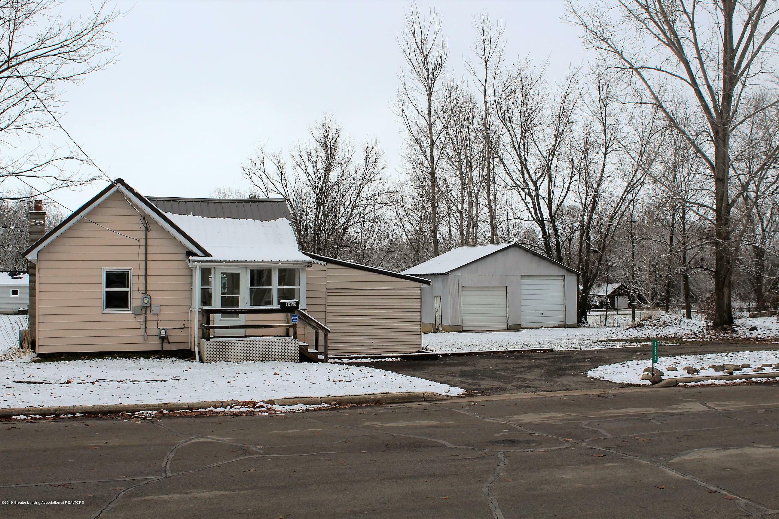 Property Photo:  1423 Harrison Street  MI 48849 