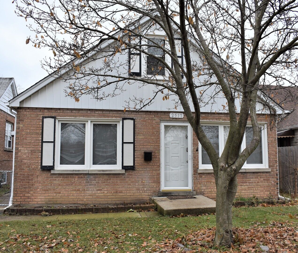 Property Photo:  2517 Maple Street  IL 60131 