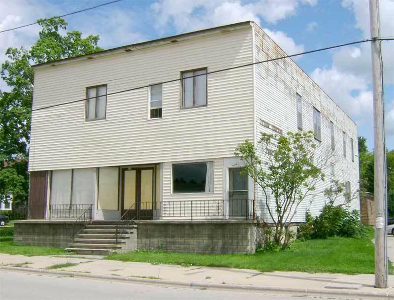 Property Photo:  826 N Water St  WI 53048 