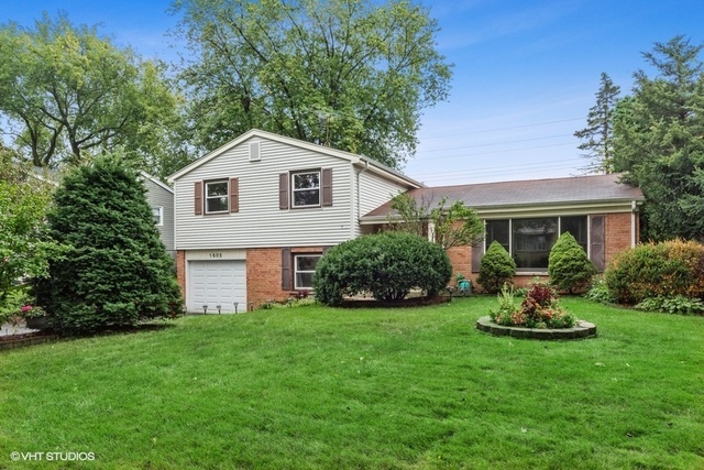 Property Photo:  1505 East Rosehill Drive  IL 60004 