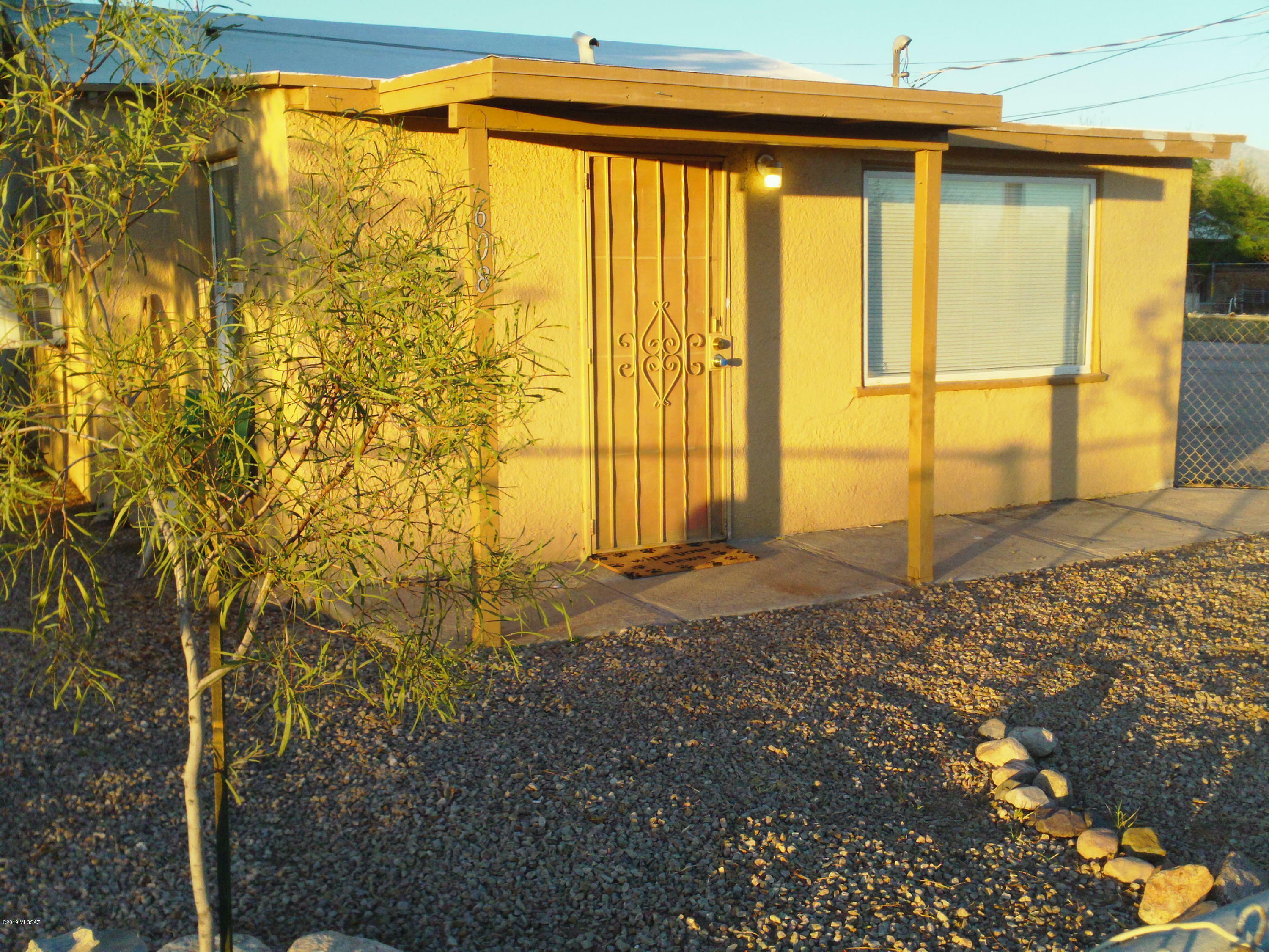 Property Photo:  608 W Simmons Road  AZ 85705 