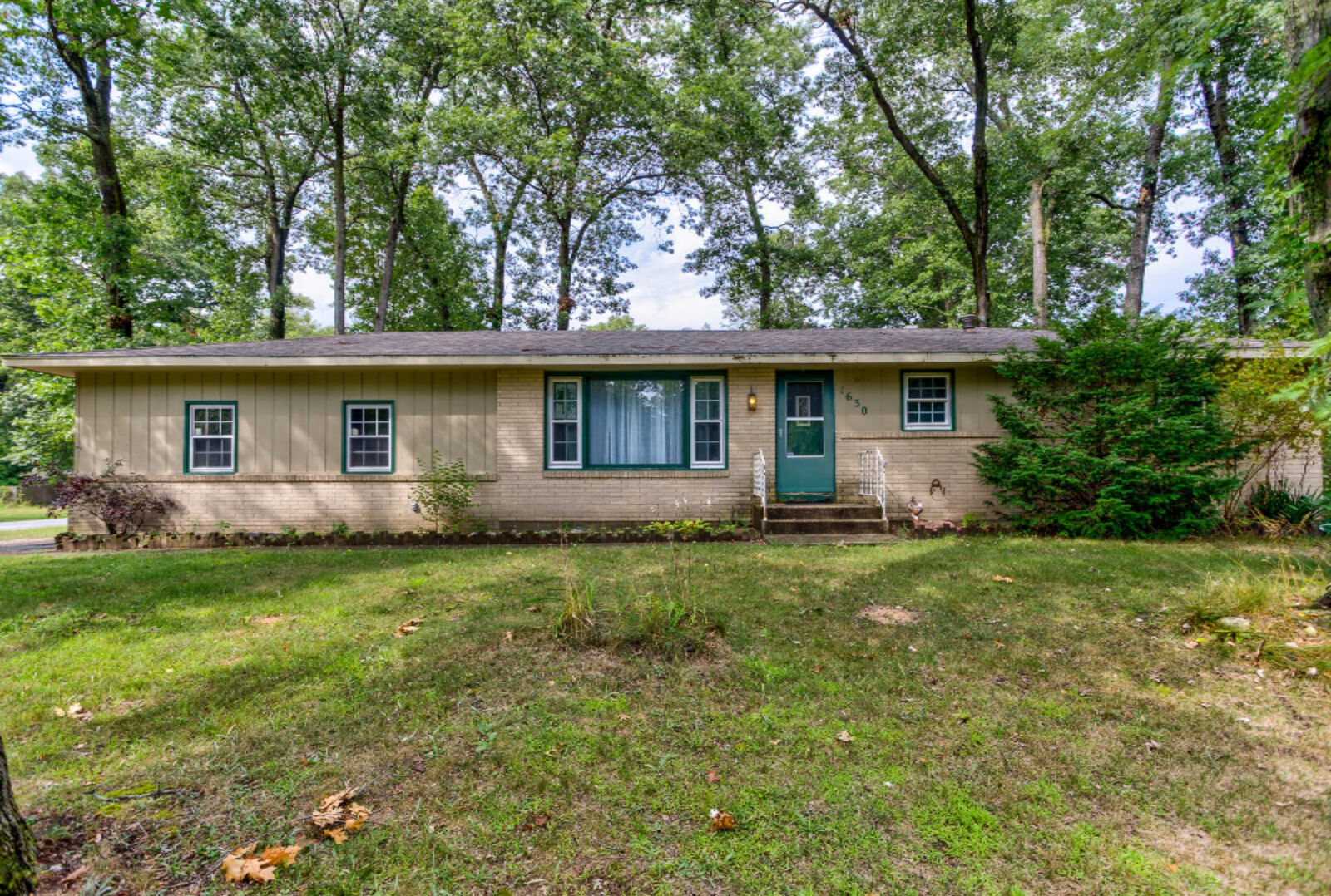 Property Photo:  1630 Gladstone Drive  MI 49445 