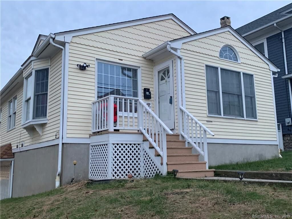 Property Photo:  425 Summit Street  CT 06606 
