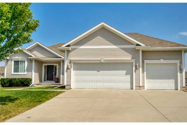 Property Photo:  985 SE Bluegrass Circle  IA 50263 