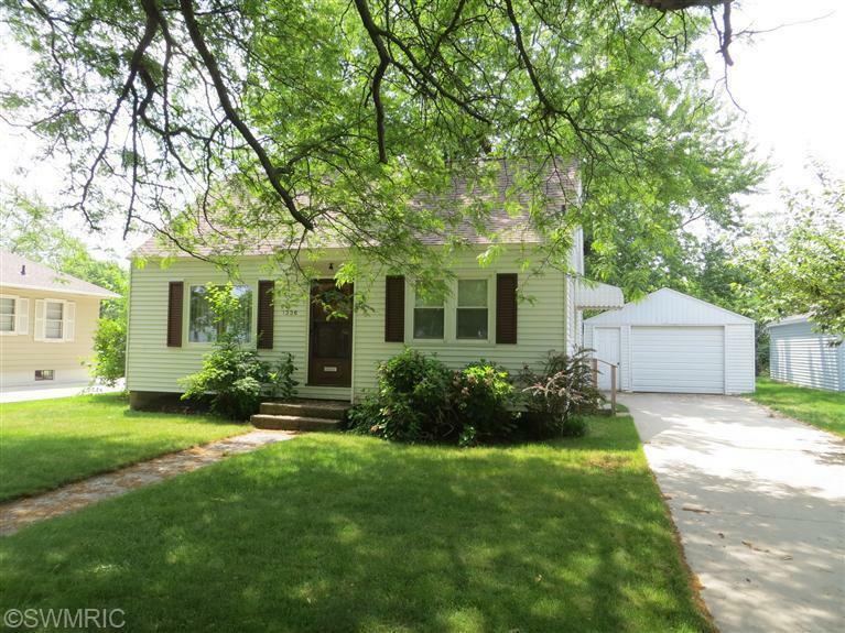 Property Photo:  1336 Slayton Street  MI 49417 