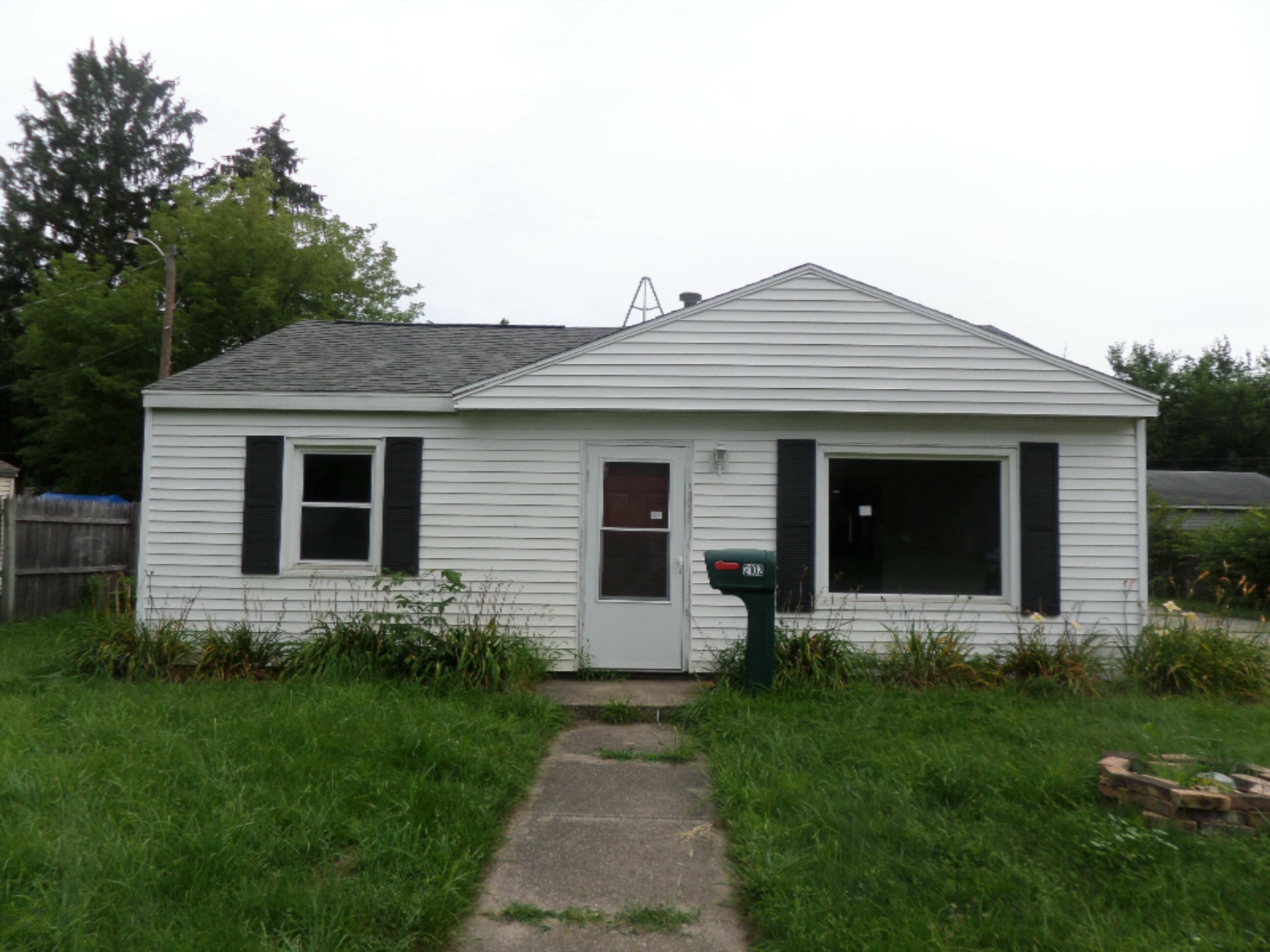 Property Photo:  2102 Miller Drive  MI 49120 