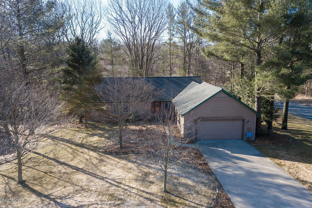 Property Photo: 18622 Sioux Drive MI 49456
