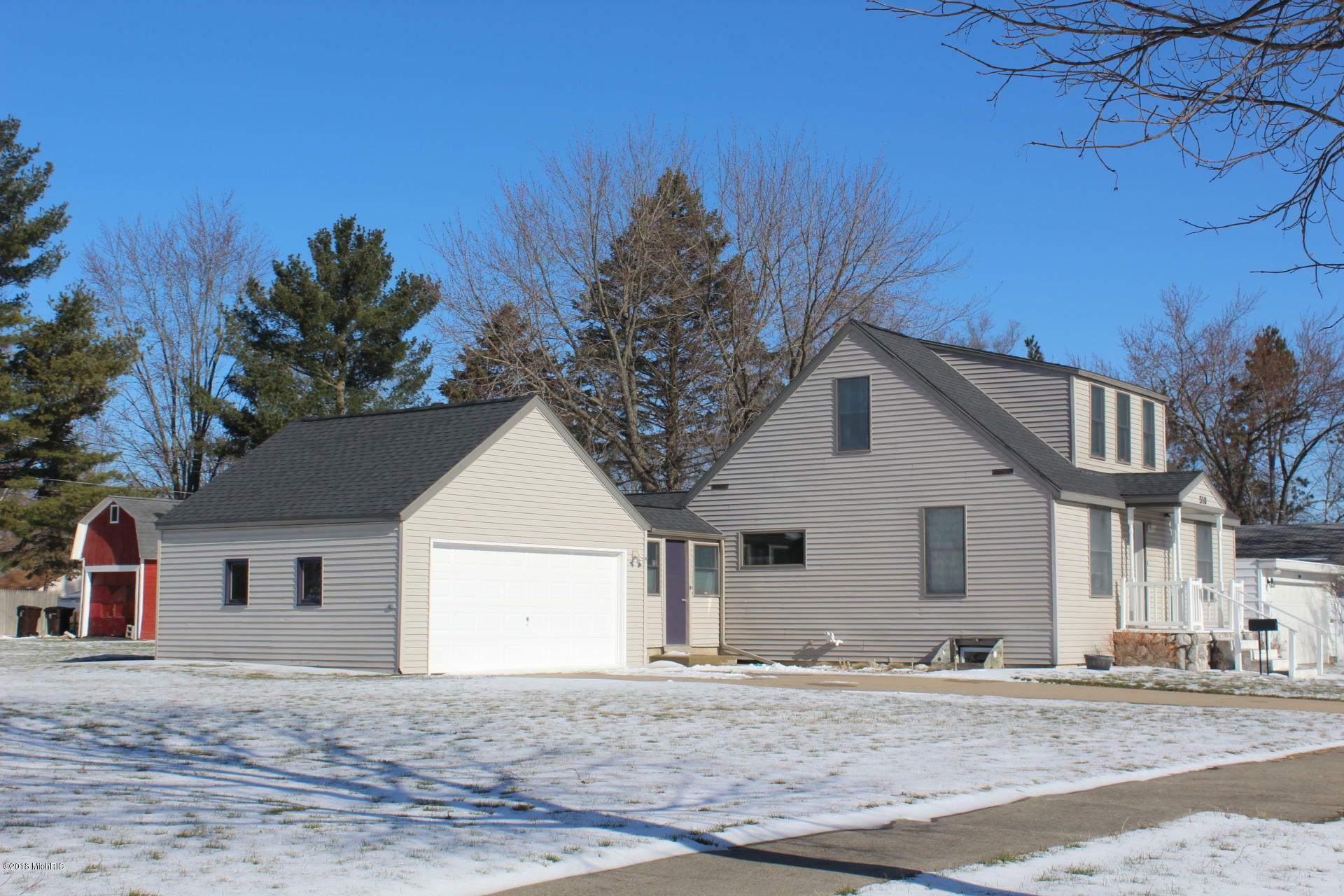 Property Photo:  510 Willow Avenue  MI 49307 