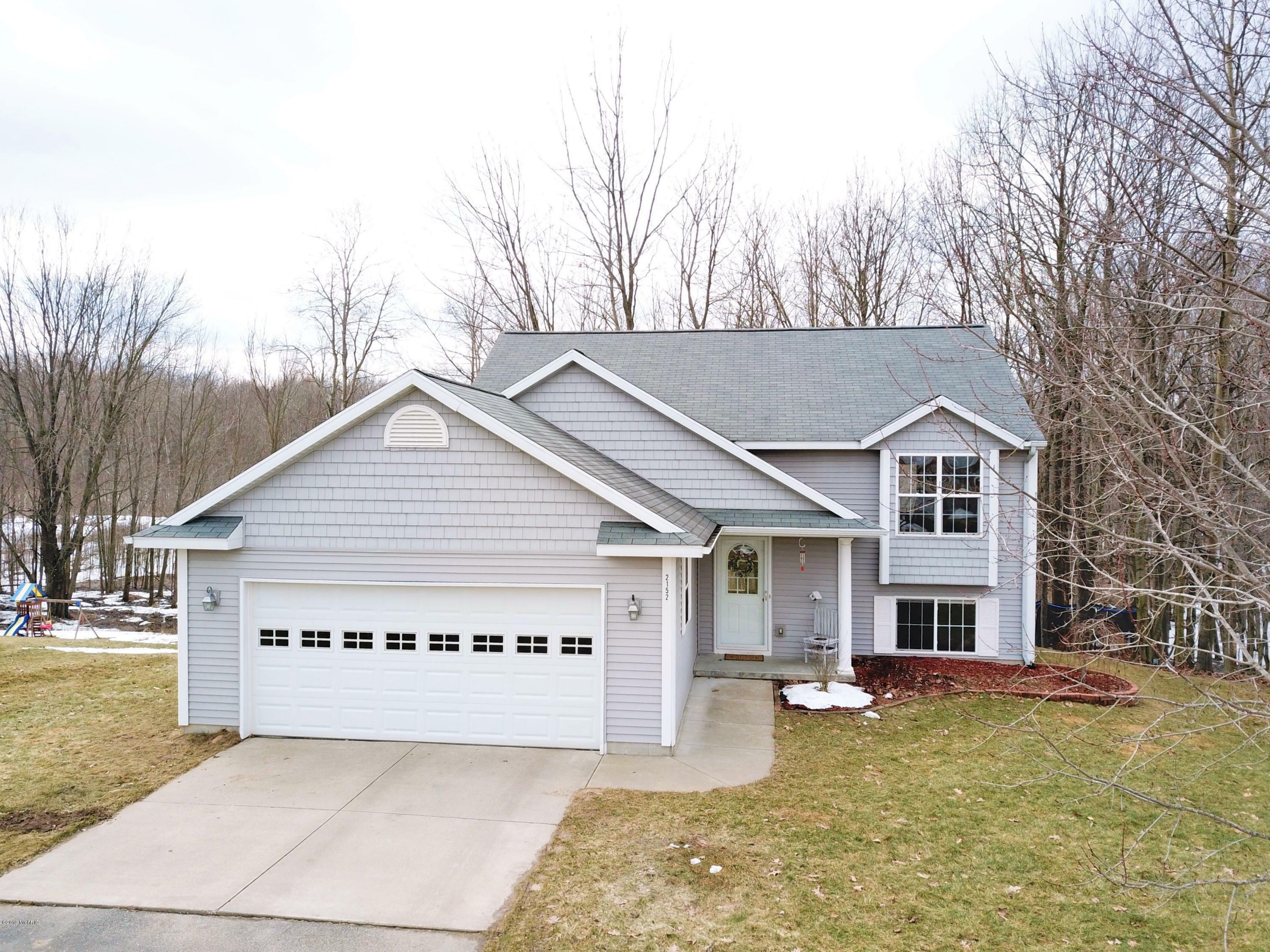 Property Photo:  2152 Winston View Drive NE  MI 49319 