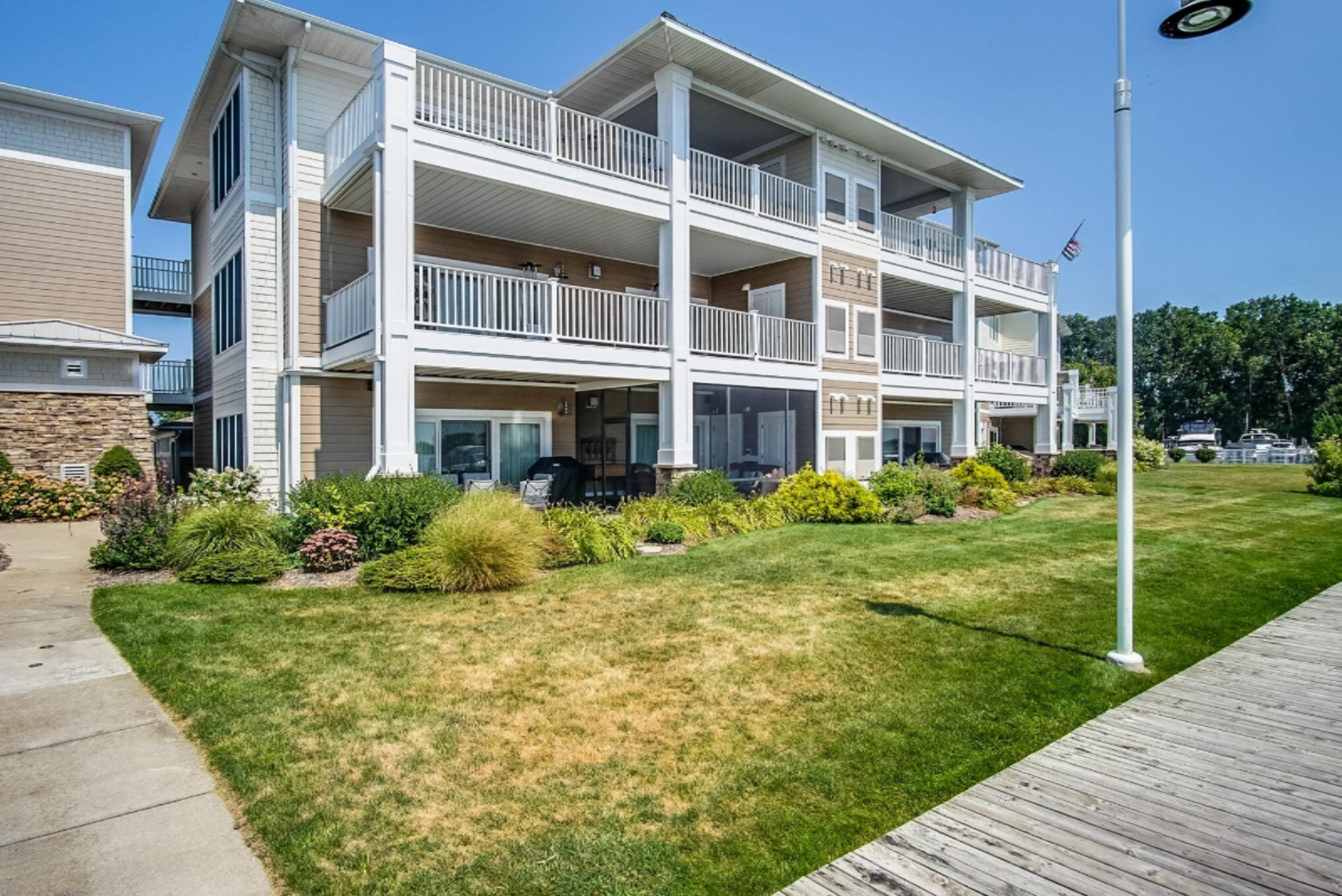 Property Photo: 930 W Savidge Street MI 49456