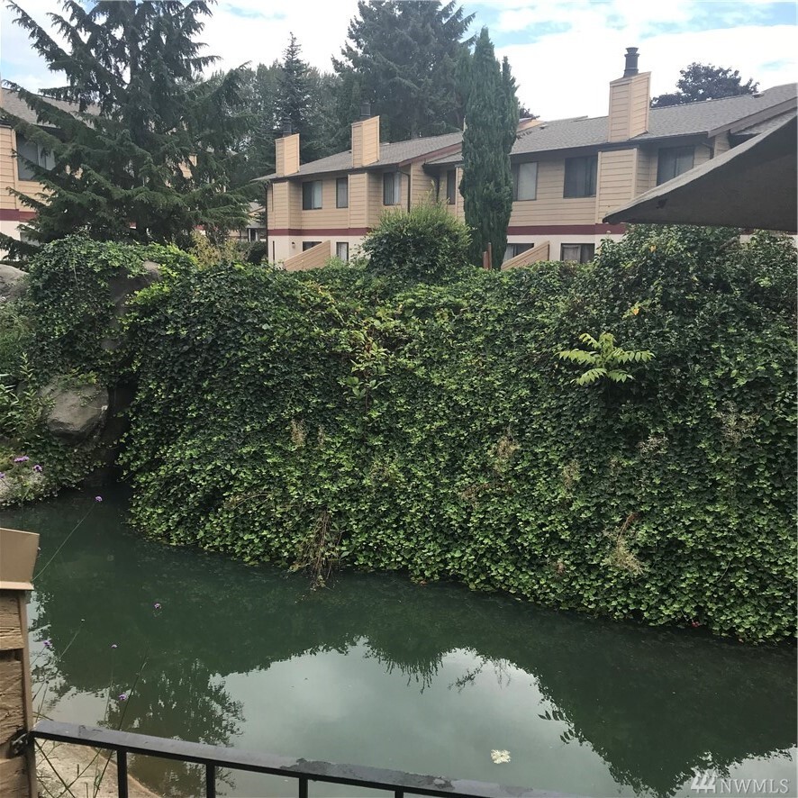 Property Photo:  1828  Maple Lane J51  WA 98030 