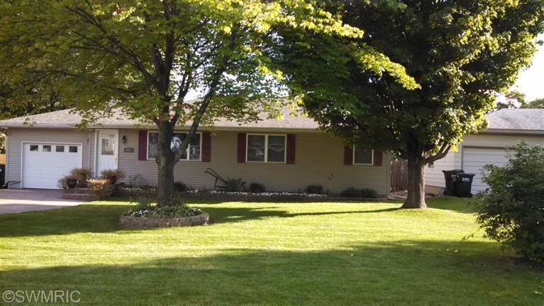 Property Photo:  862 Diane Street SE  MI 49508 