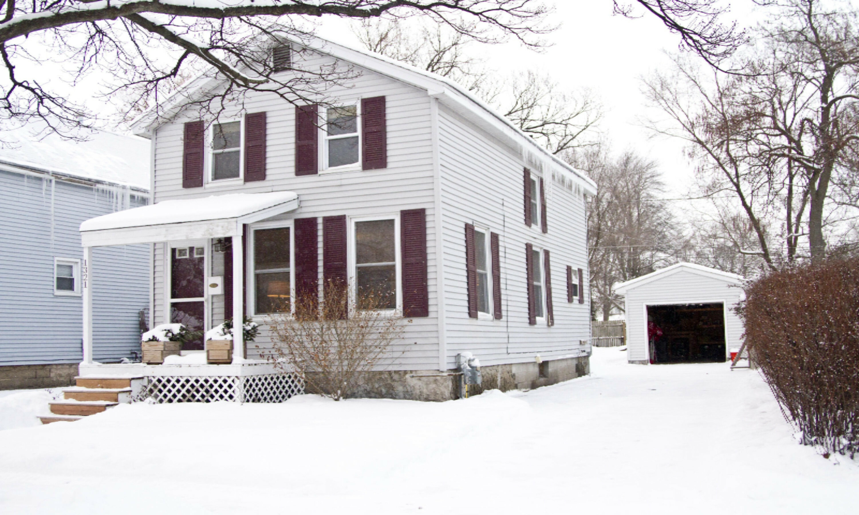 Property Photo:  1321 Franklin Avenue  MI 49417 