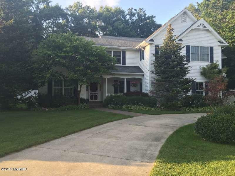 Property Photo:  1024 N Robinhood Drive  MI 49445 