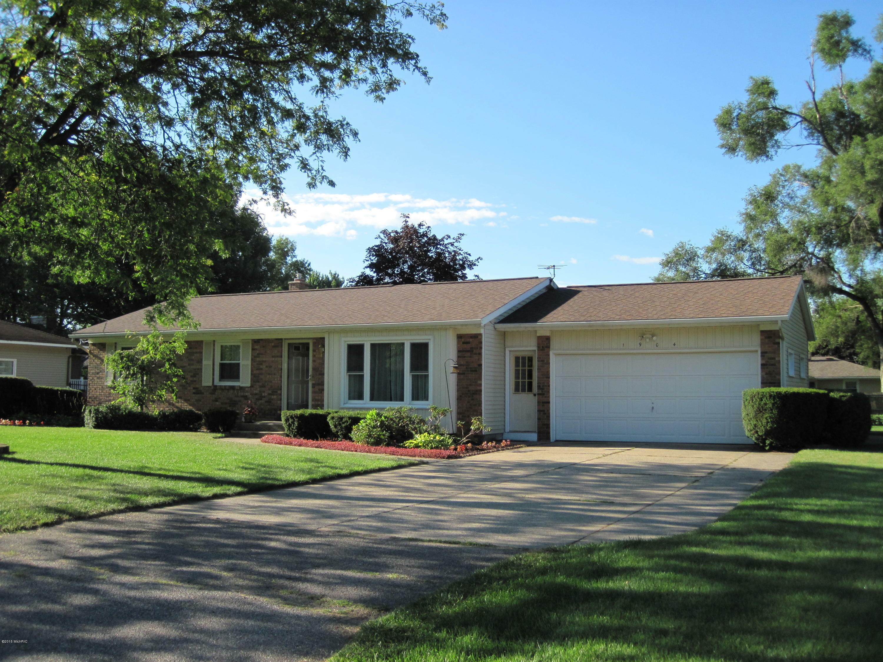 Property Photo:  1904 Parkwood Street  MI 49428 