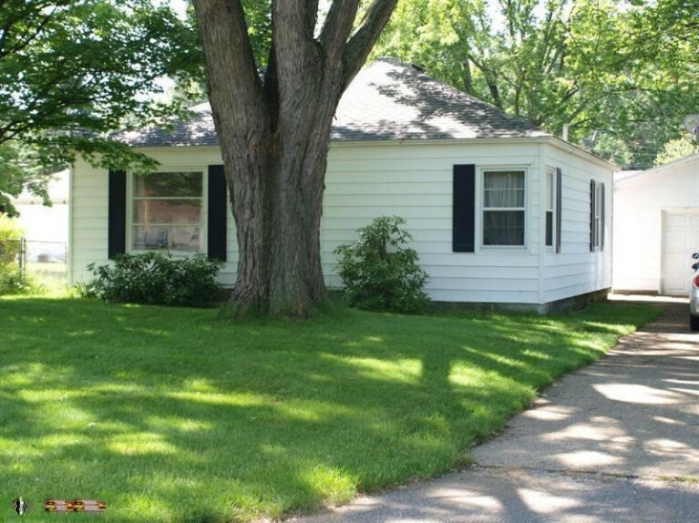 Property Photo:  2127 Leif Avenue  MI 49441 