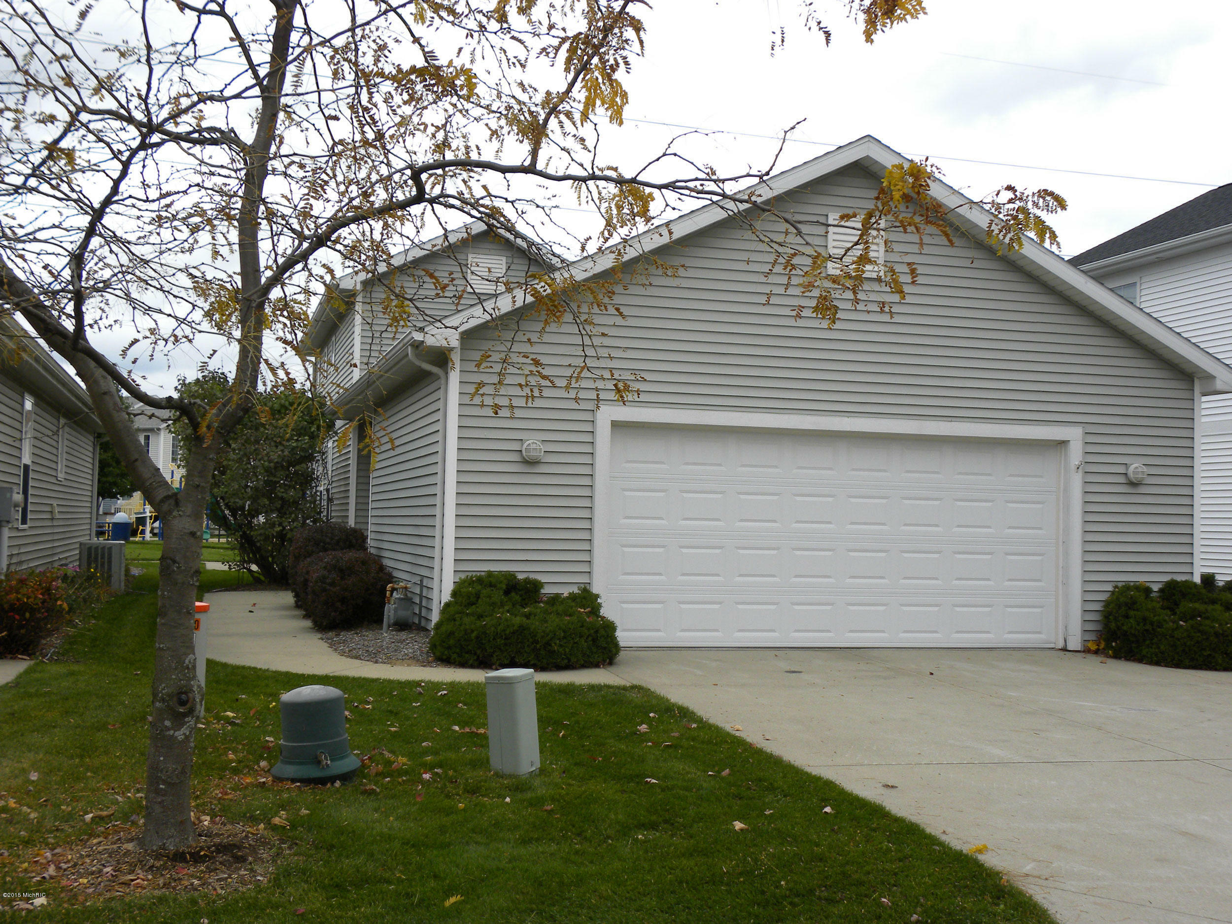 Property Photo:  418 Island Pointe Drive  MI 49085 