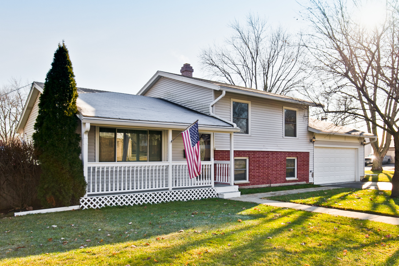 Property Photo: 313 Oakwood Road IL 60061