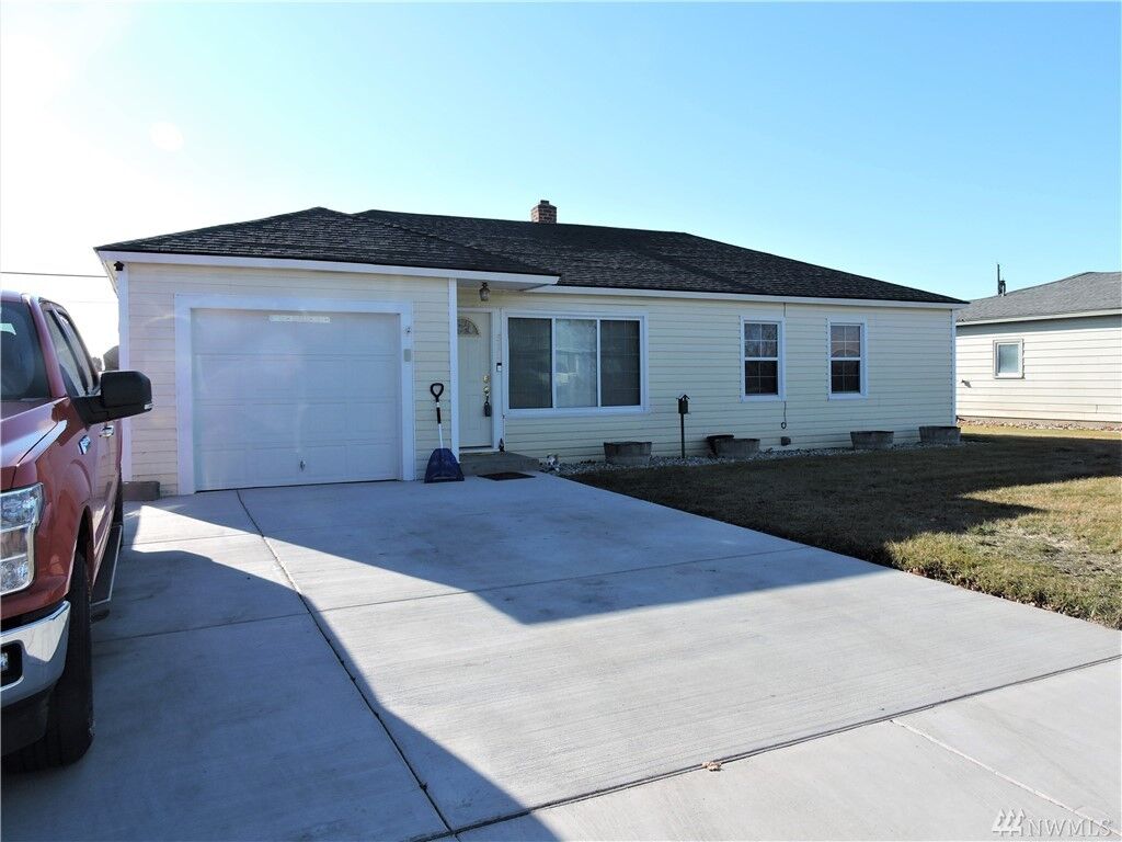 Property Photo:  512 J St SW  WA 98848 