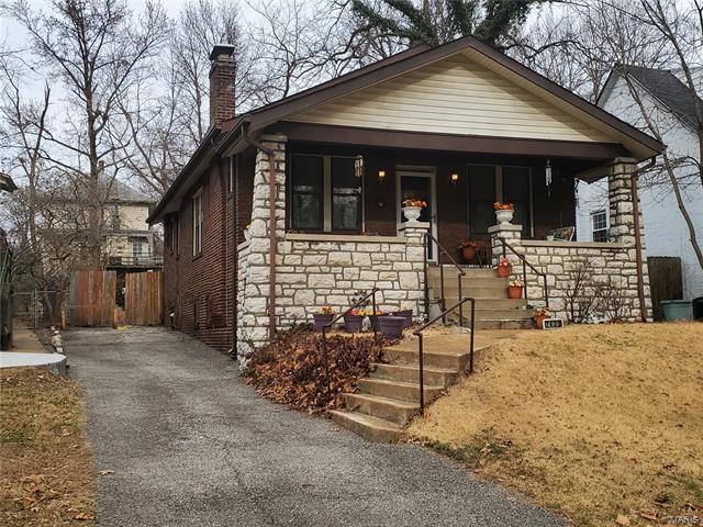 Property Photo: 7423 Arlington Drive 63117