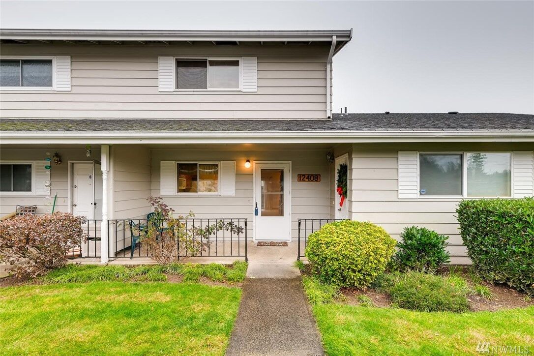Property Photo:  12408 SE 272nd Place C  WA 98030 