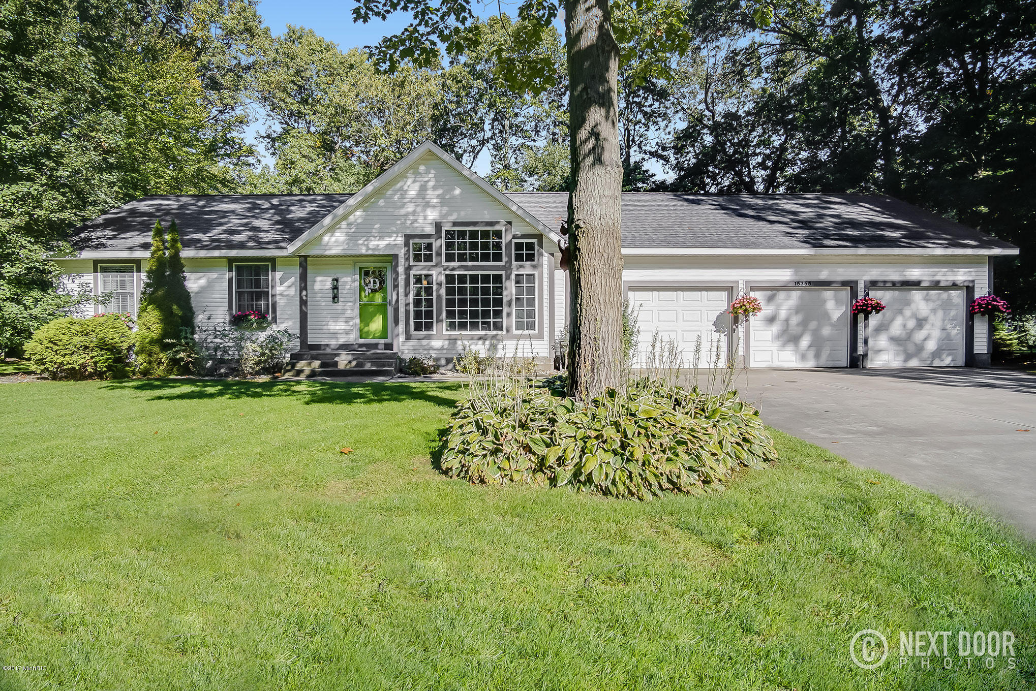 Property Photo:  15355 Grand Oak Drive  MI 49417 