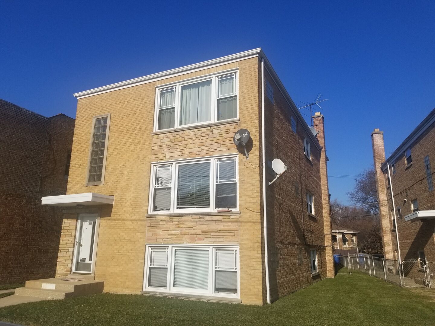 Property Photo:  5910 West Higgins Avenue 2  IL 60630 