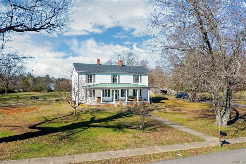 Property Photo: 22010 Farmers Lane VA 23083