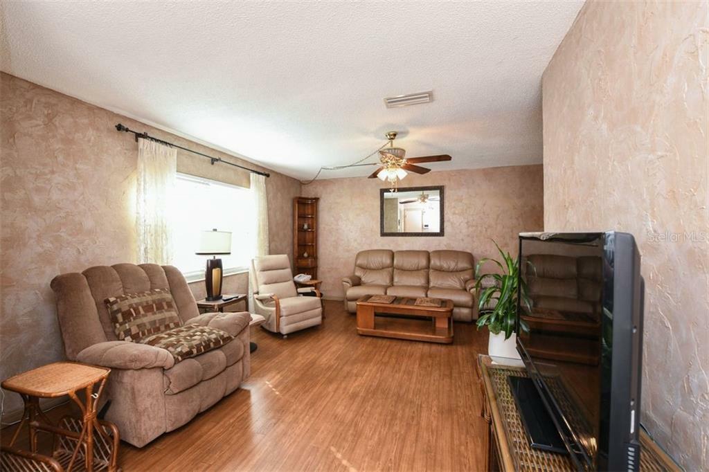 Property Photo:  1806 25th Avenue W  FL 34205 