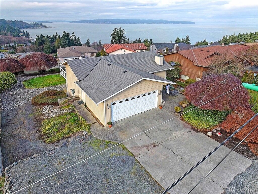 Property Photo:  1023  Vista Del Monte Street  WA 98282 