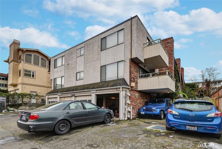 Property Photo:  623  Main Street 3  WA 98020 