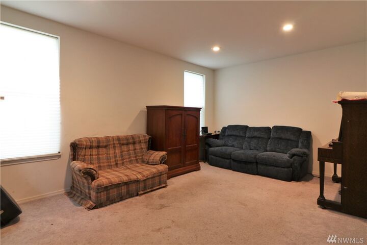 Property Photo:  619 S Grant Avenue  WA 98405 