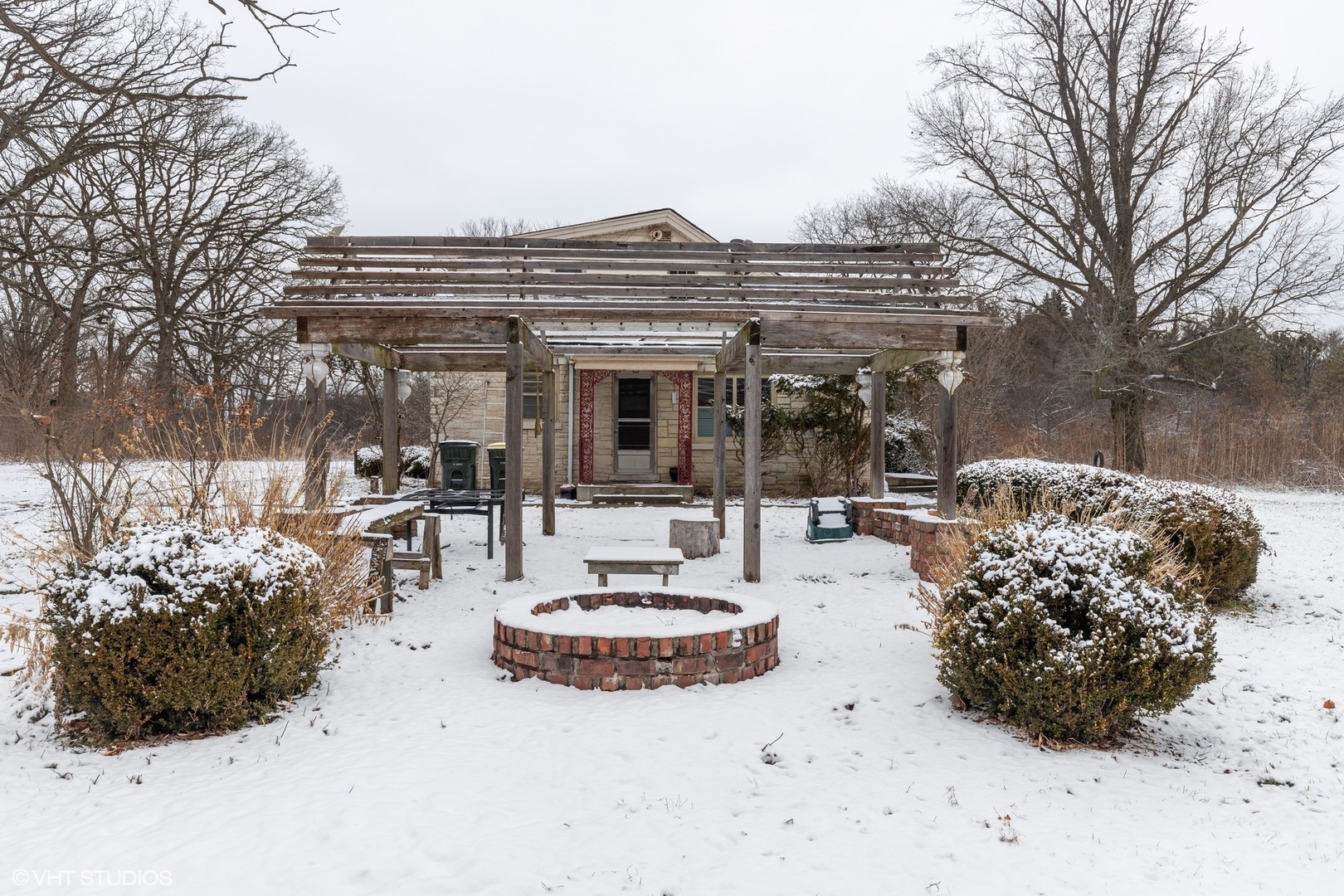 Property Photo: 10 Hickory Lane IL 60523