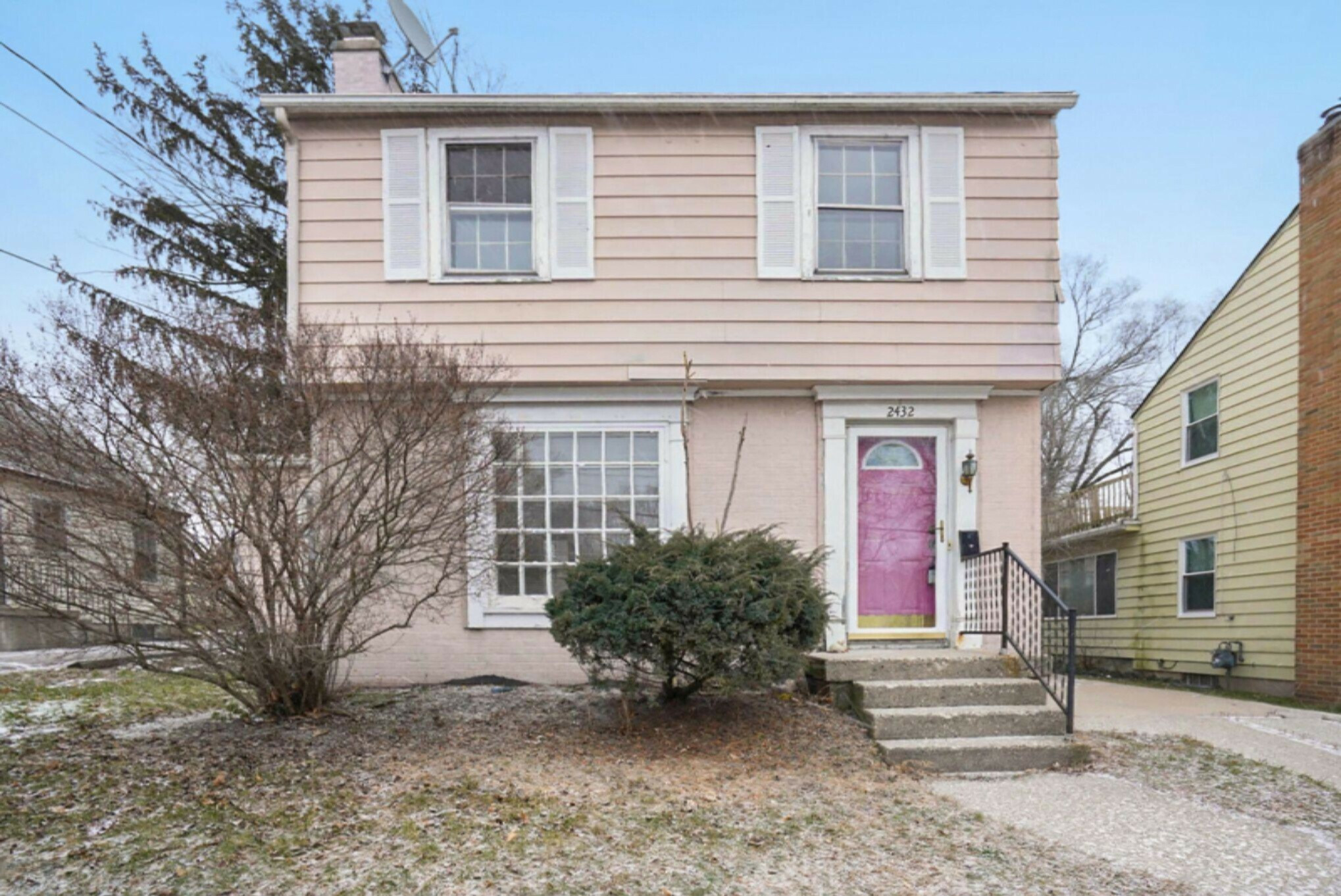 Property Photo:  2432 Almont Avenue SE  MI 49507 