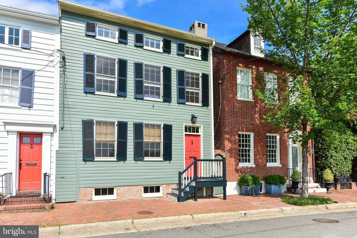 Property Photo: 511 S Lee Street VA 22314