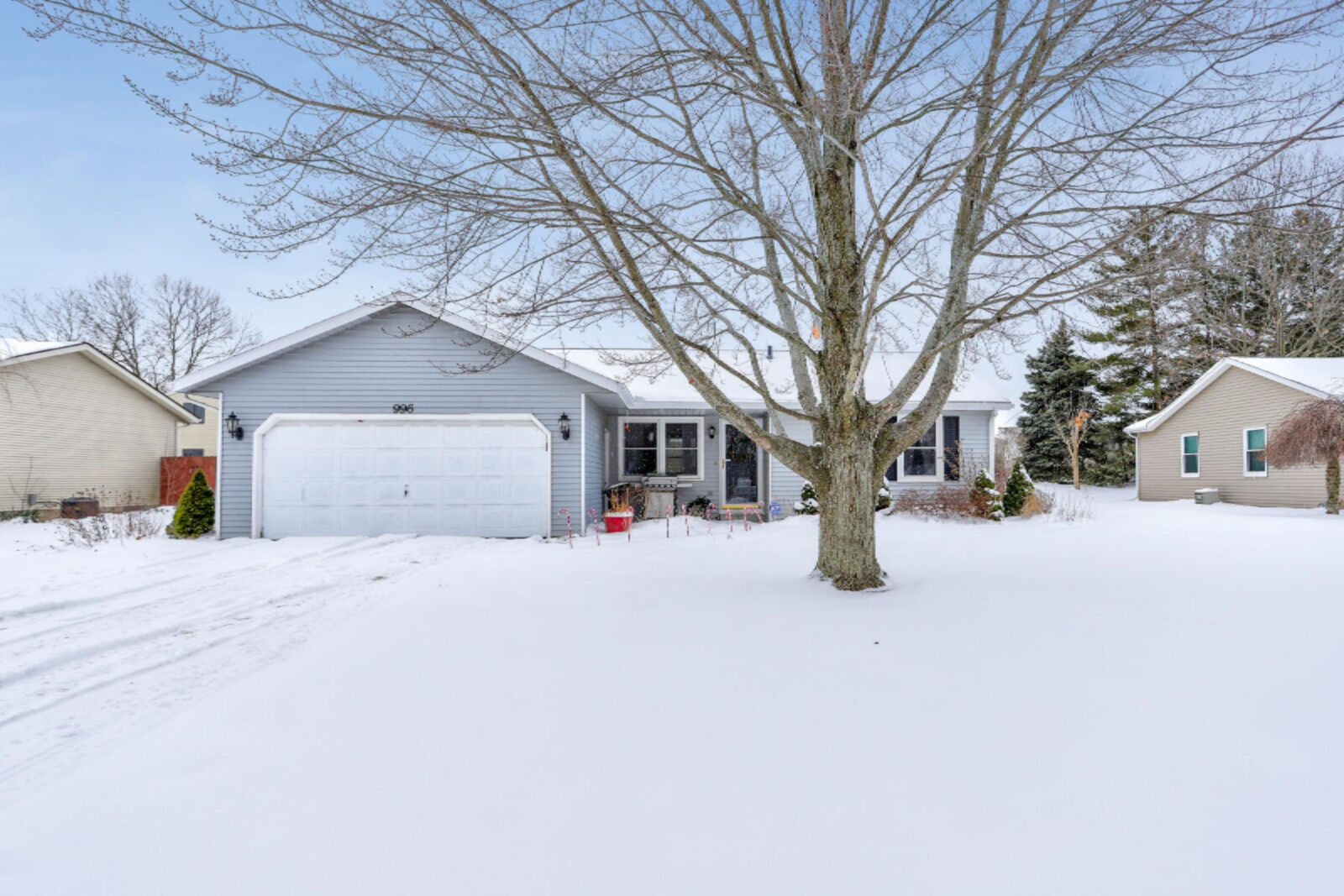 Property Photo:  996 E 12th Street  MI 49423 