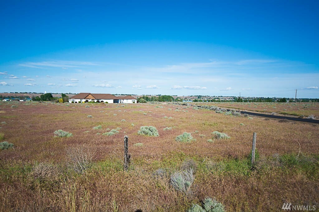 Property Photo:  5129 Road F NE  WA 98837 