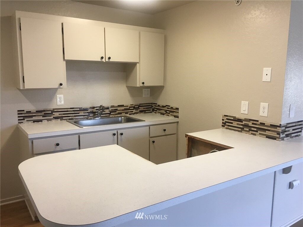 Property Photo:  1199 SE 9th Avenue 206  WA 98277 