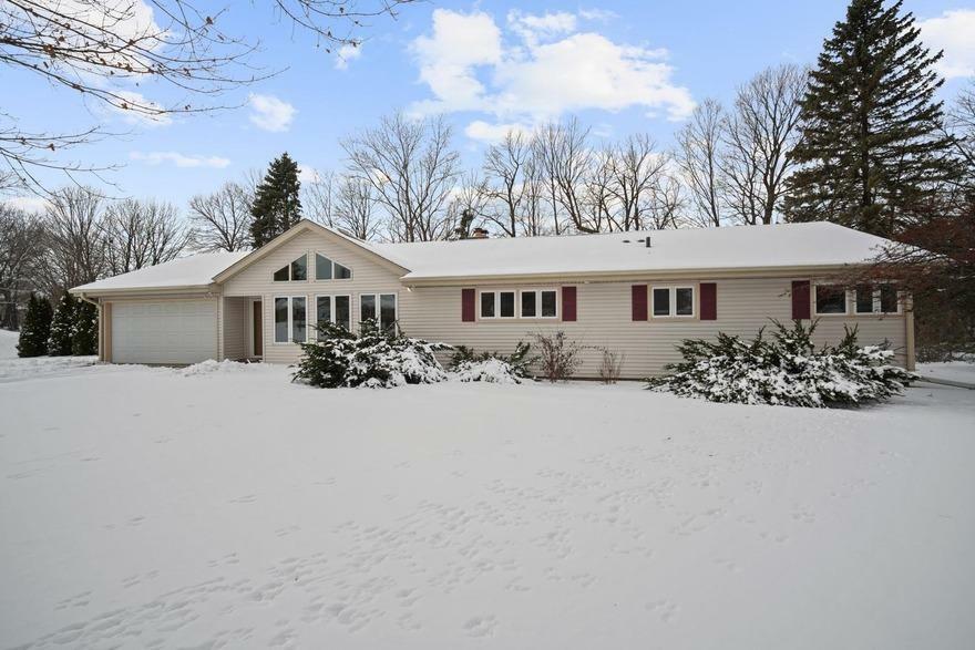 Property Photo:  805 Anthony Ln  WI 53045 