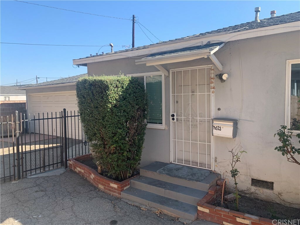 Property Photo:  18521 Bassett Street  CA 91335 