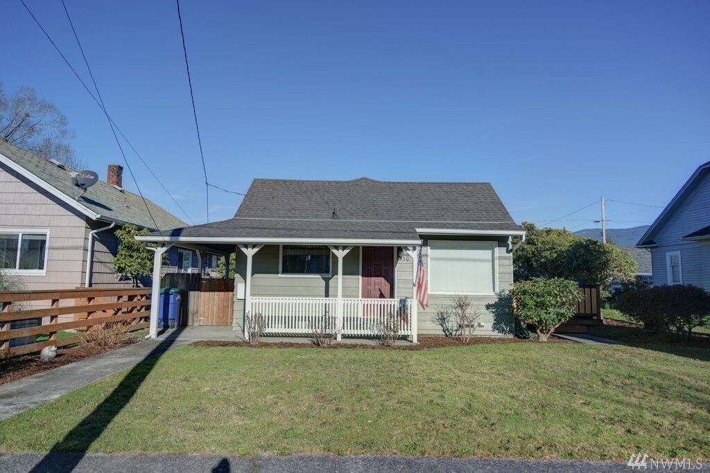 Property Photo:  530 Talcott St  WA 98284 