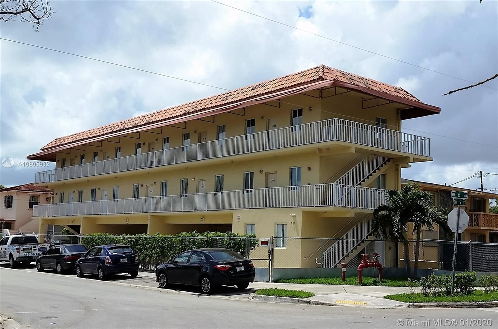 Property Photo:  900 SW 6th Ave  FL 33130 