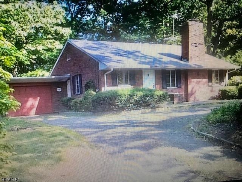 Property Photo:  1037 Oak Ln  NJ 07060 