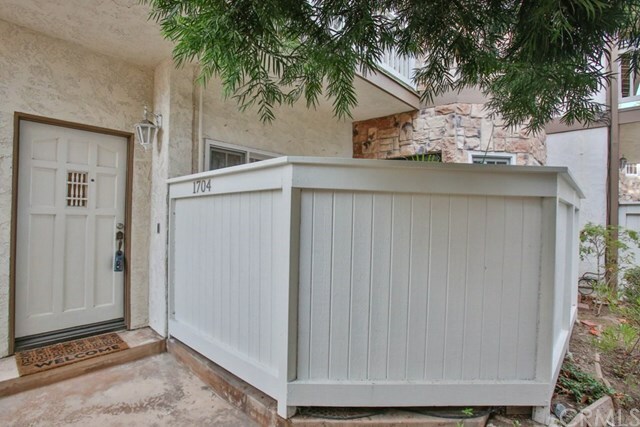 Property Photo:  1704 Elm Avenue 23  CA 90503 