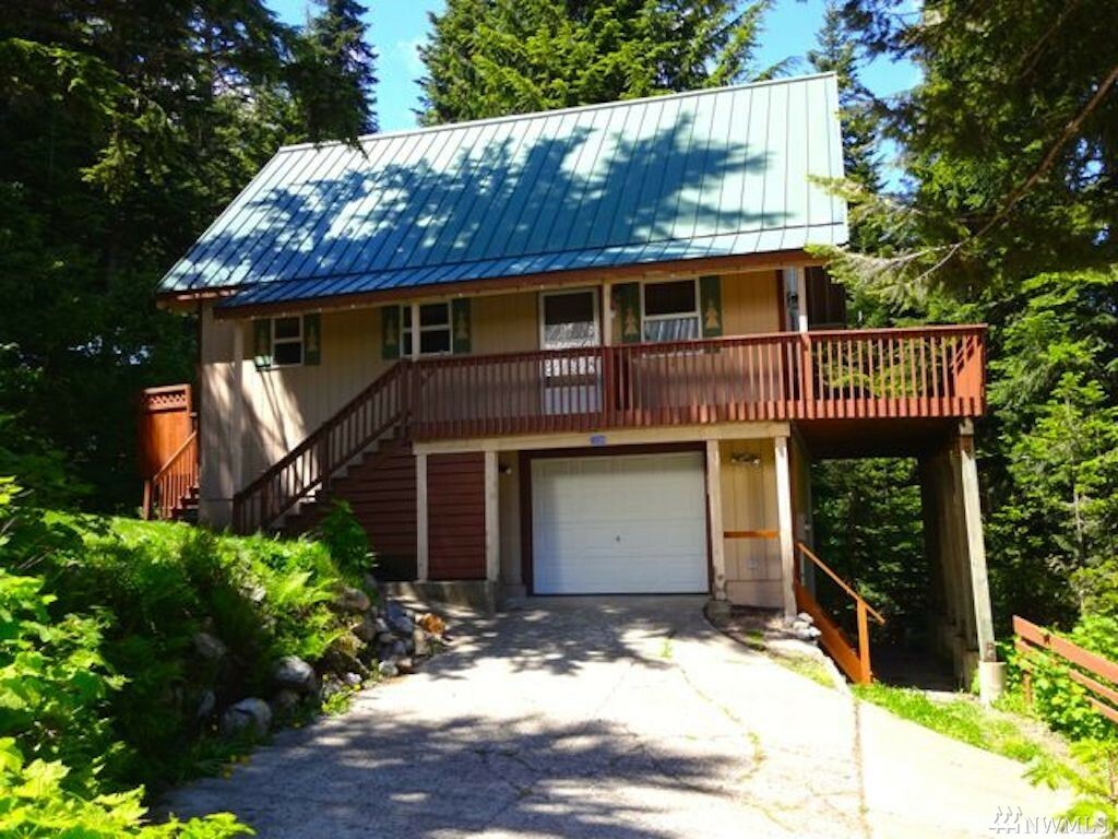 Property Photo:  1200 Snoqualmie Dr  WA 98068 