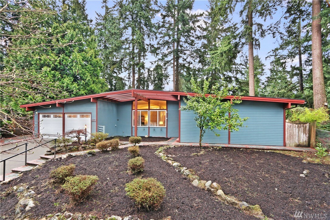 Property Photo:  16737 NE 98th Place  WA 98052 