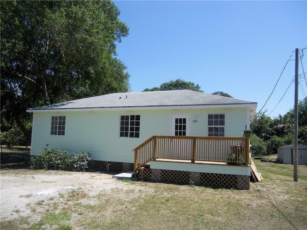 Property Photo:  1043 State Street  FL 32948 